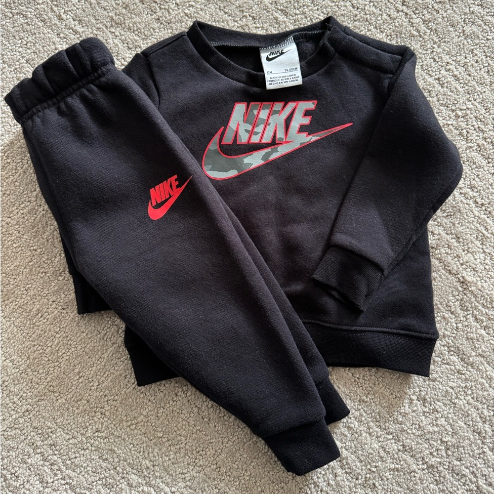 Nike - 12M Sweatshirt and Sweatpants & 9M Jumper